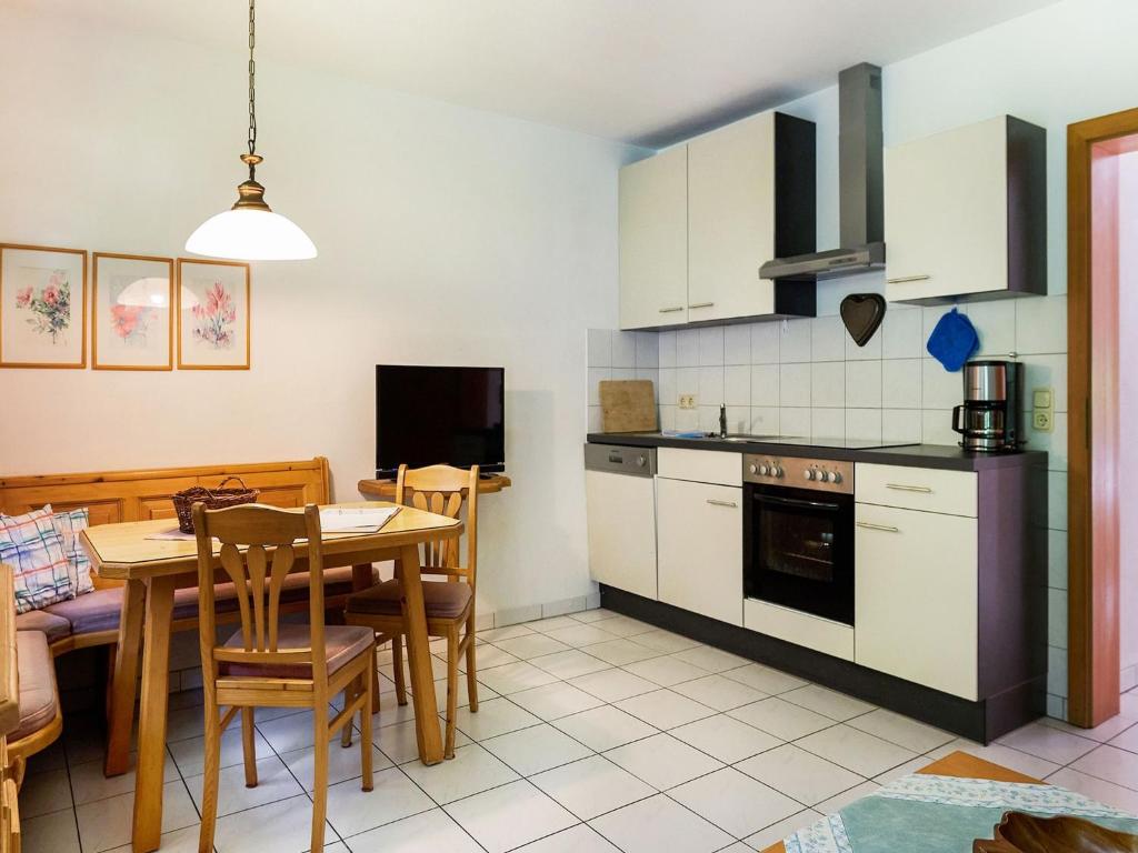 Kuchyň nebo kuchyňský kout v ubytování Traumhafte Wohnung im Berchtesgadener Land