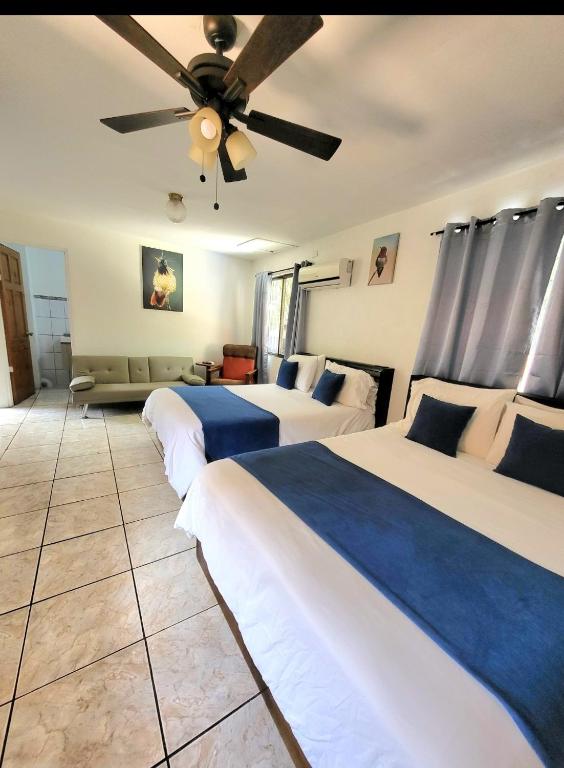 Postel nebo postele na pokoji v ubytování Hotel Villa Prats