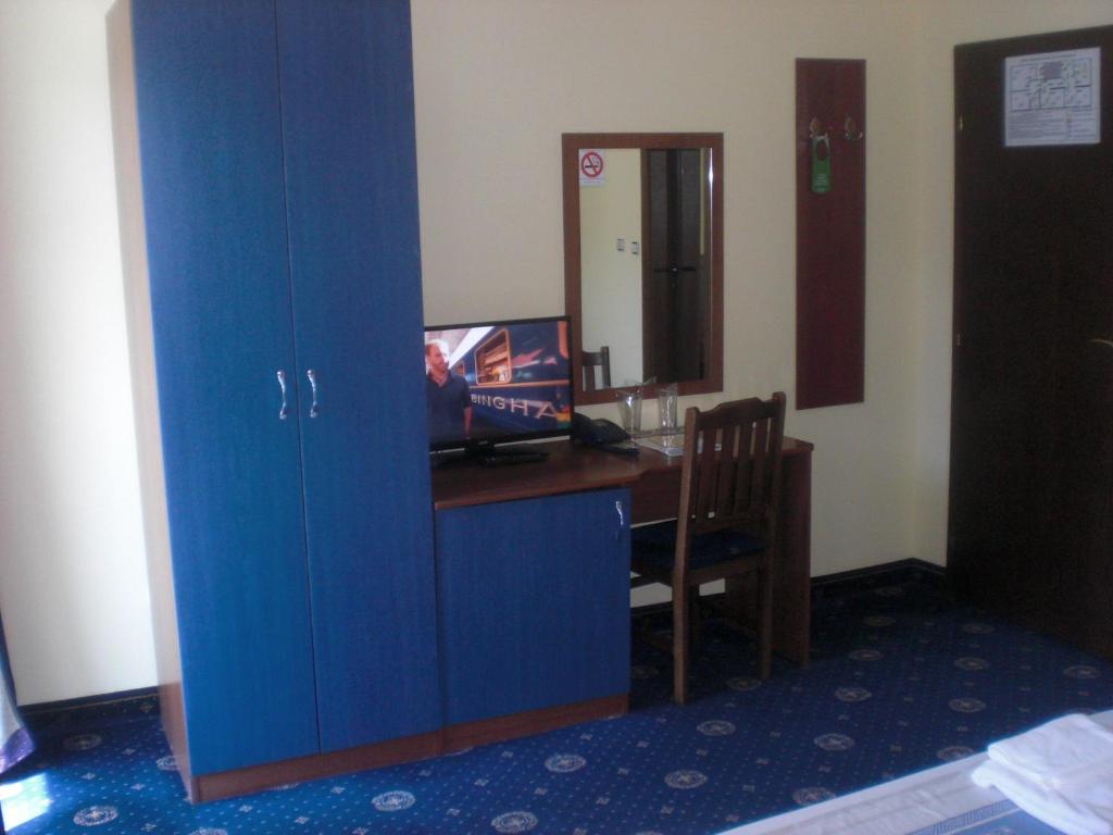 TV a/nebo společenská místnost v ubytování Fenix Family Hotel