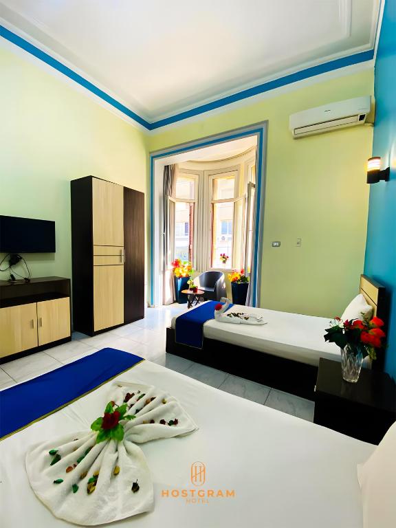 TV a/nebo společenská místnost v ubytování Hostgram Downtown Hotel & Suites