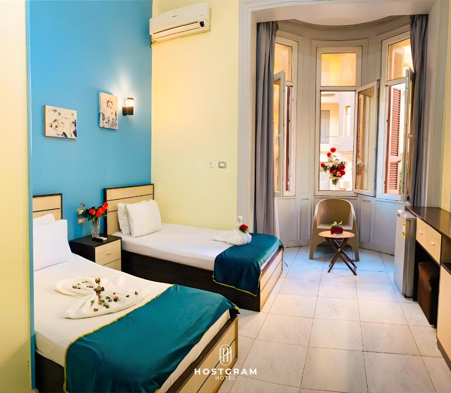 Postel nebo postele na pokoji v ubytování Hostgram Downtown Hotel & Suites