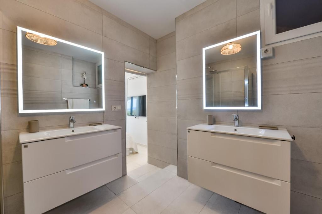 A bathroom at Villas Guzman - Alex