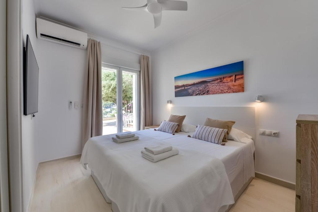 A bed or beds in a room at Villas Guzman - Alex