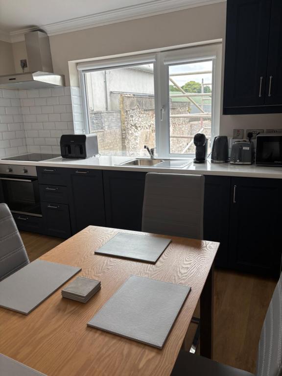 Kuchyň nebo kuchyňský kout v ubytování Apartment in Cashel