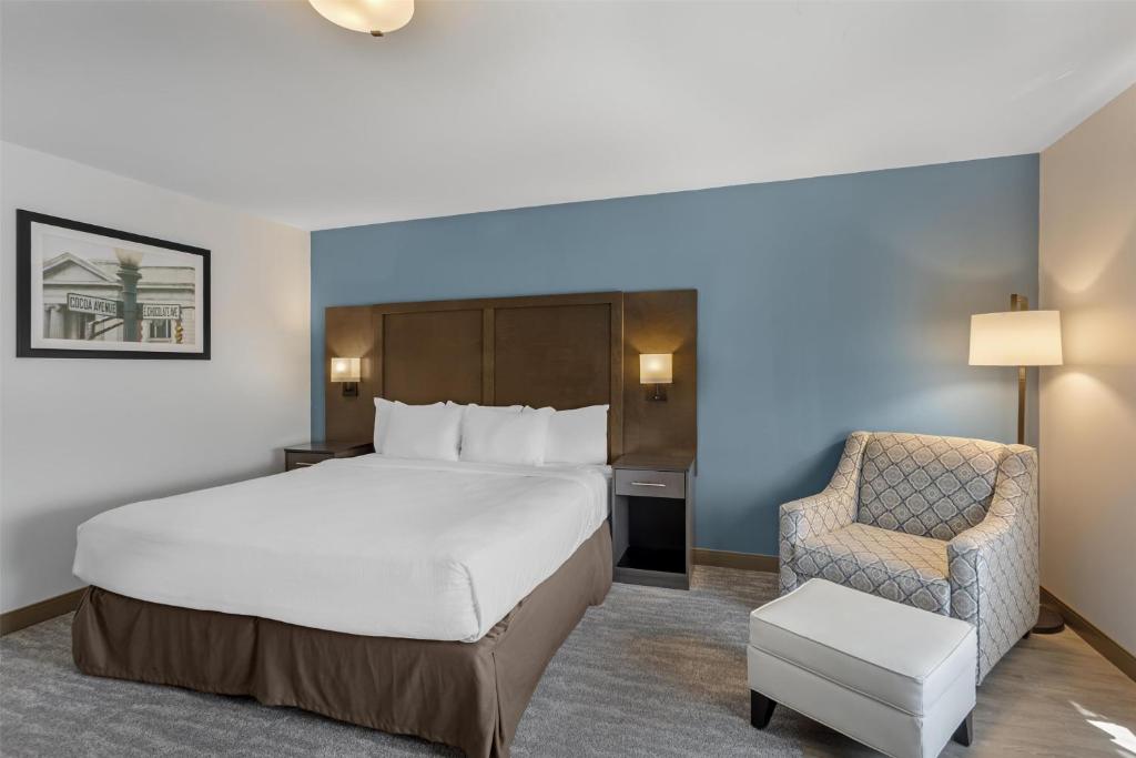 Best Western Plus Hershey - King Room With Mobility Accessible Roll-In Shower
