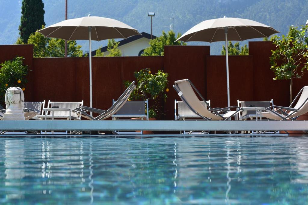Bazén v ubytování Hotel Virgilio nebo v jeho okolí