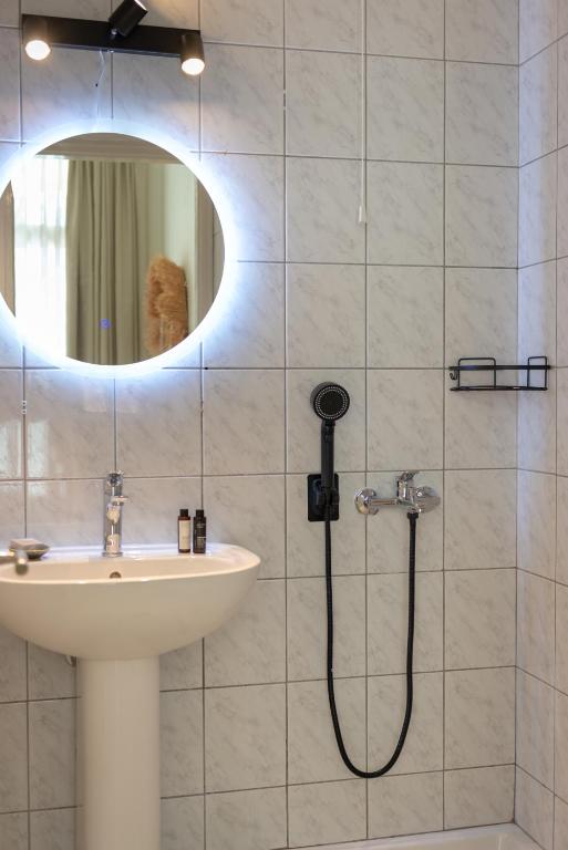 Koupelna v ubytování Ellinas Hotel