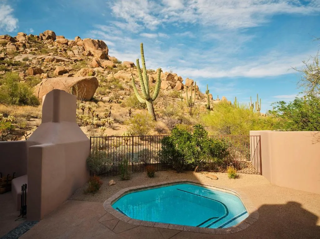 One-Bedroom Kiva Plunge Pool King Suite