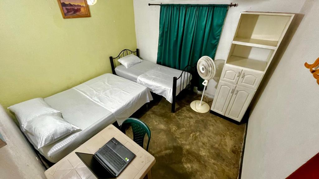 Postel nebo postele na pokoji v ubytování Nómadas Taganga