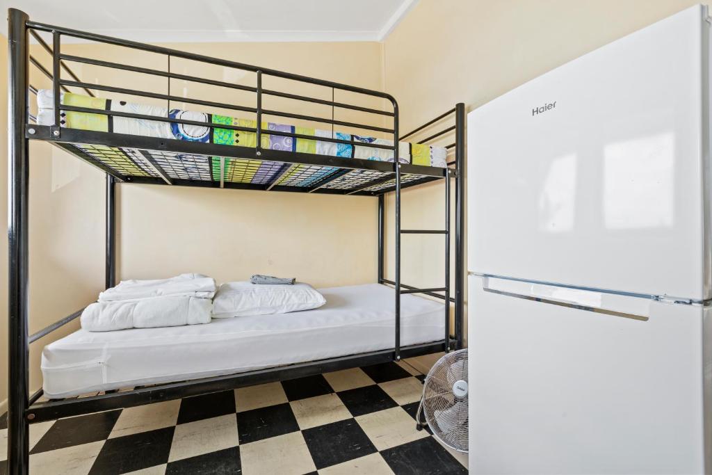 Postel nebo postele na pokoji v ubytování Mangoes Backpacker Hostel & Farmstay