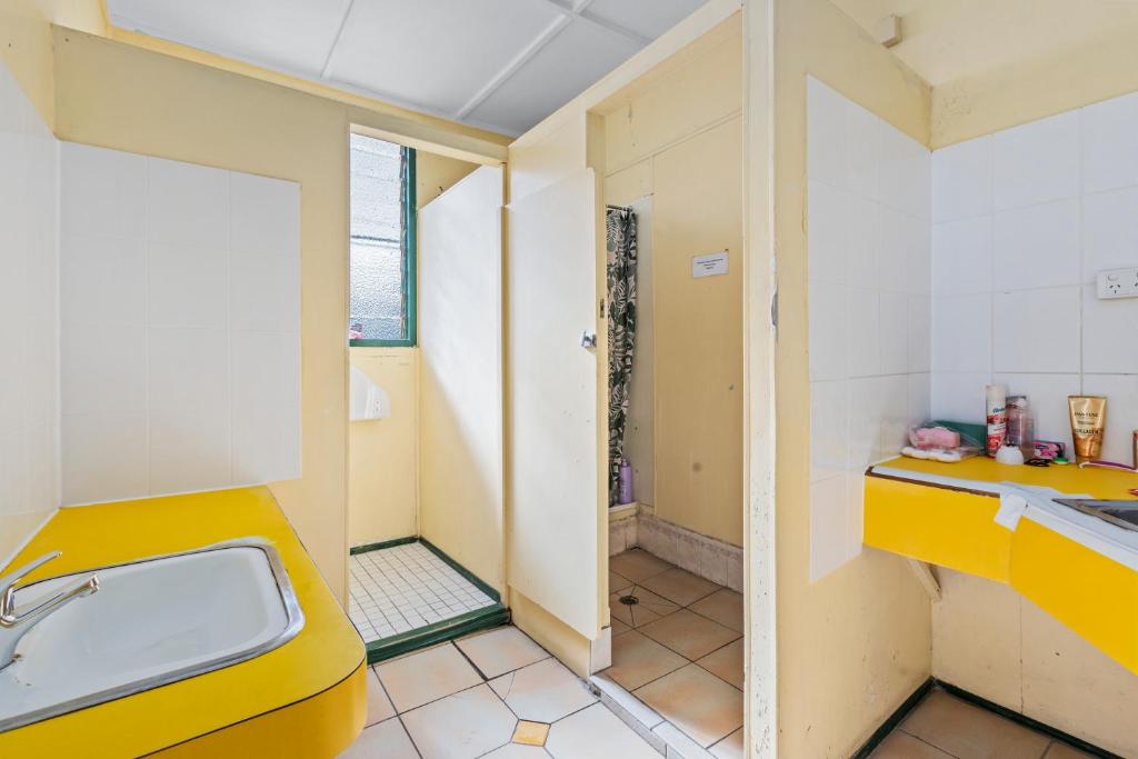 Postel nebo postele na pokoji v ubytování Mangoes Backpacker Hostel & Farmstay