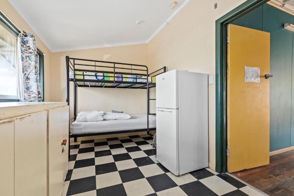 Postel nebo postele na pokoji v ubytování Mangoes Backpacker Hostel & Farmstay