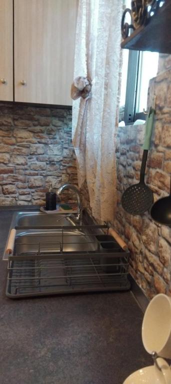 Kuchyň nebo kuchyňský kout v ubytování AGGELIKI STUDIOS
