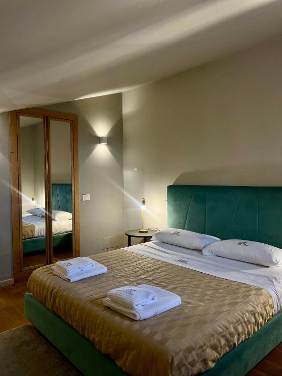 Postel nebo postele na pokoji v ubytování Atenea Palace Luxury Rooms - Atenea Collection