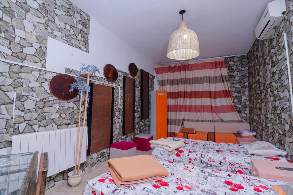 Postel nebo postele na pokoji v ubytování ksar el afia