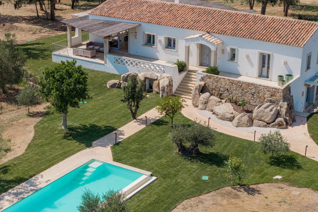 Bazén v ubytování Villa Super Lusso e Design con Piscina nebo v jeho okolí