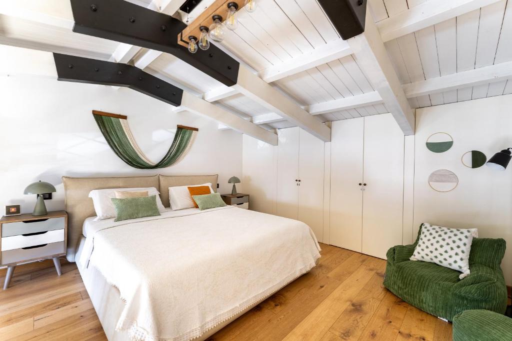 Suede Loft Retreat, Charm, Relax Private Parking