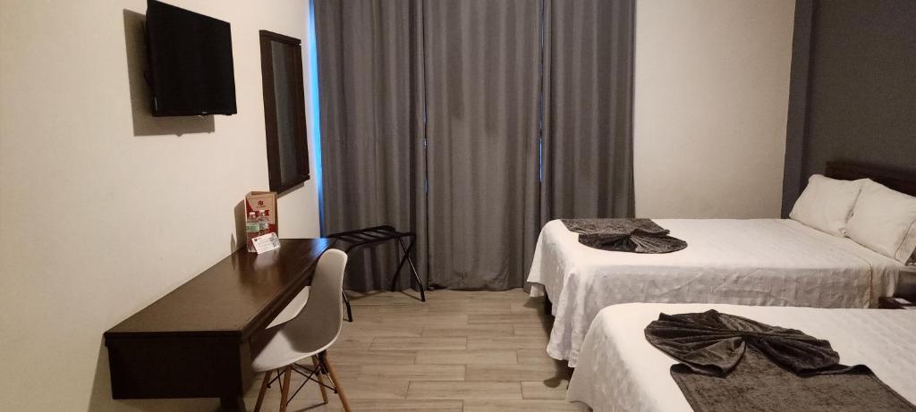 Postel nebo postele na pokoji v ubytování Hotel Las Pergolas