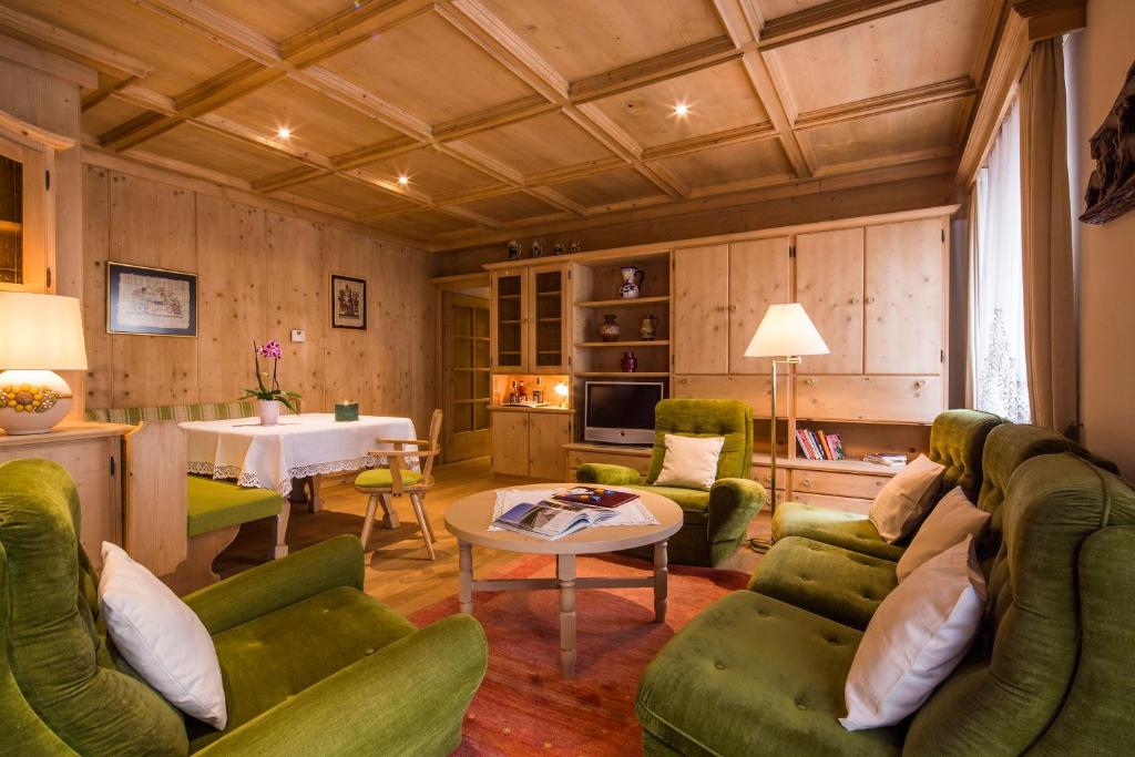 Posezení v ubytování Dolomites Wellness Hotel Savoy