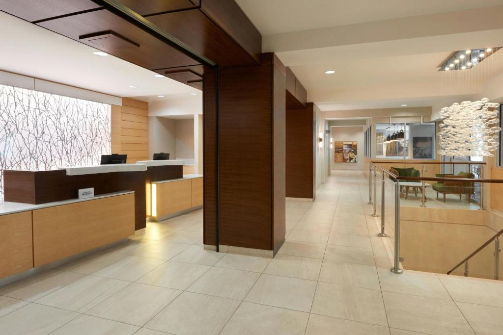 Kuchyň nebo kuchyňský kout v ubytování Fairfield Inn & Suites by Marriott Calgary Downtown