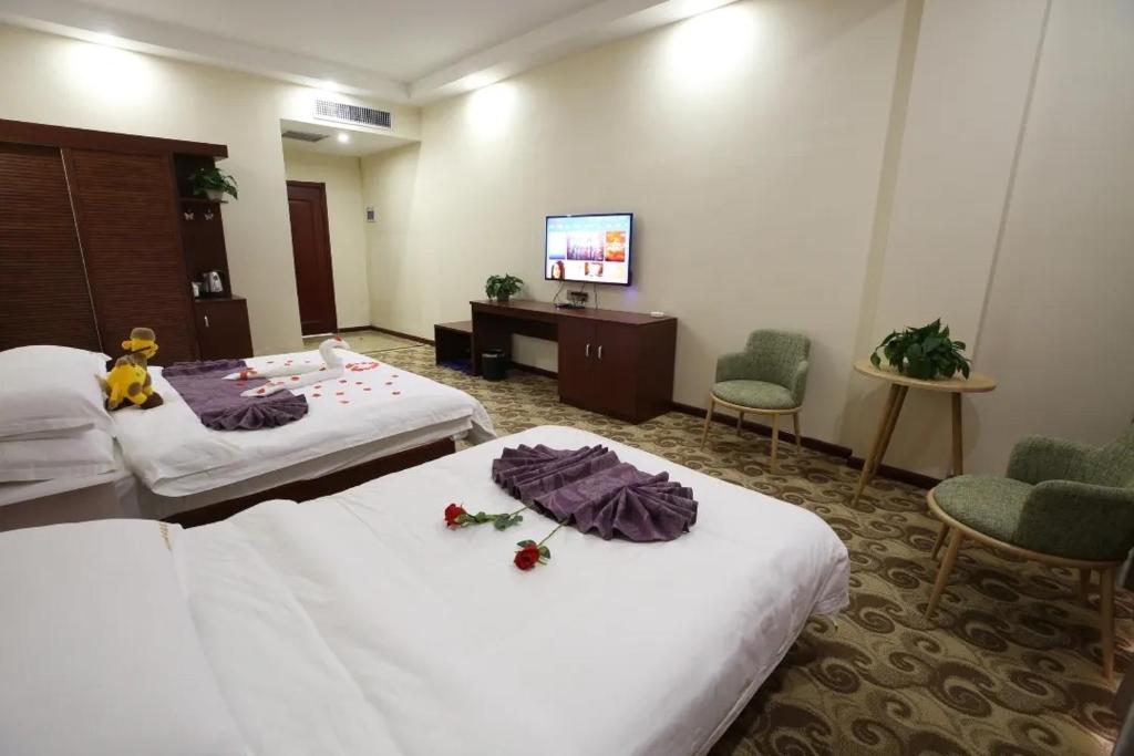 Postel nebo postele na pokoji v ubytování Dunhuang Bokang Hotel