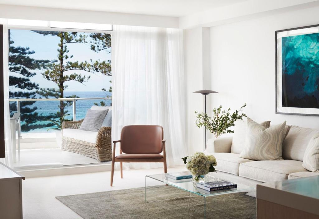Un lugar para sentarse en Manly Luxe