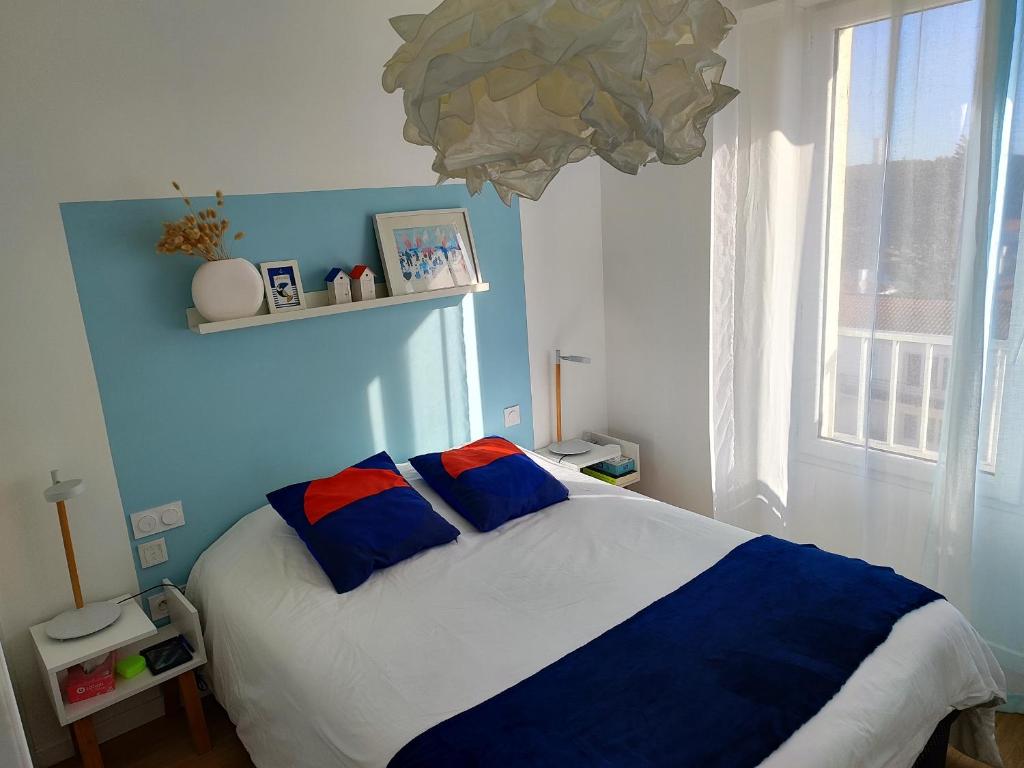 Posteľ alebo postele v izbe v ubytovaní Superbe appartement moderne face mer - Wifi gratuite - Proche commerces et plage - FR-1-323-257