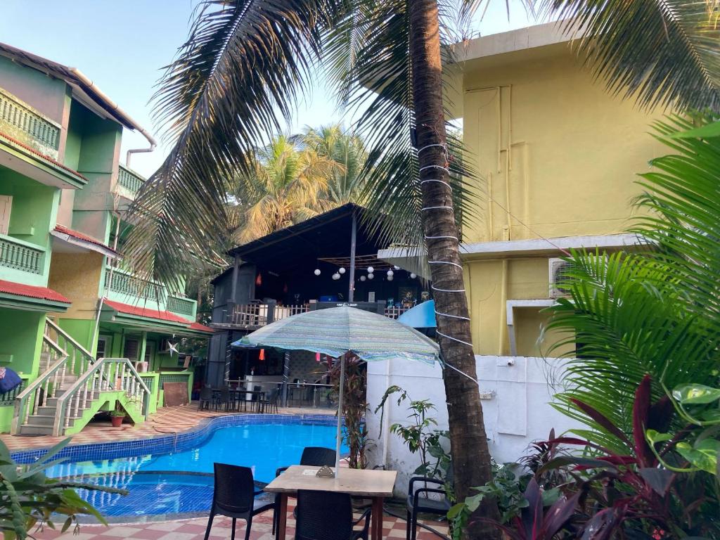 Bazén v ubytování Hotel O Calangute Beach Resort nebo v jeho okolí