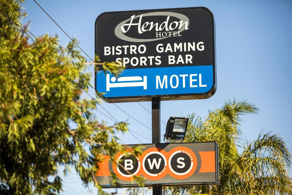 Nightcap at Hendon Hotel - Resim 17