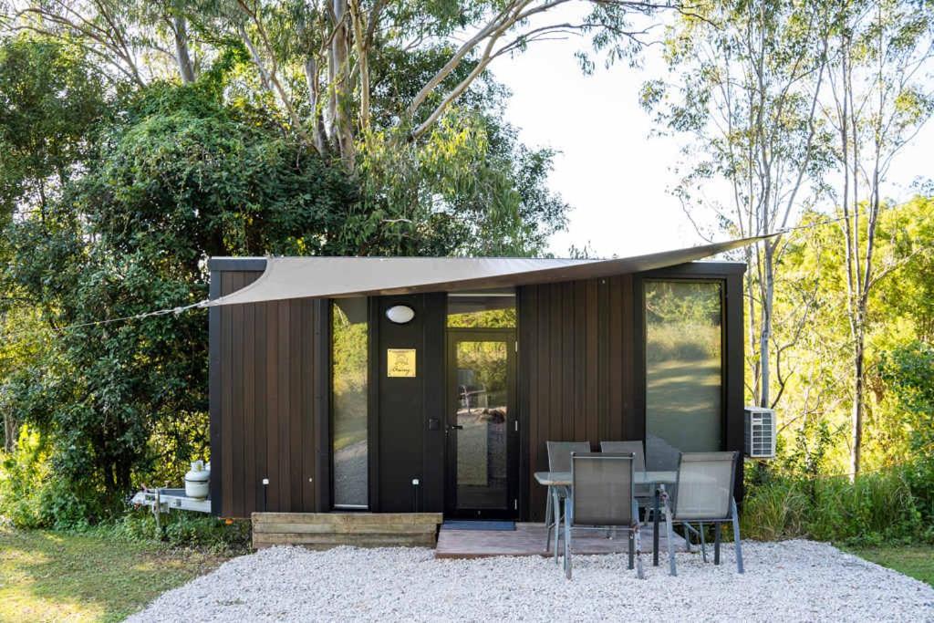 Vonkajšia záhrada v ubytovaní Hill Creek Tiny House 4 by Tiny Away