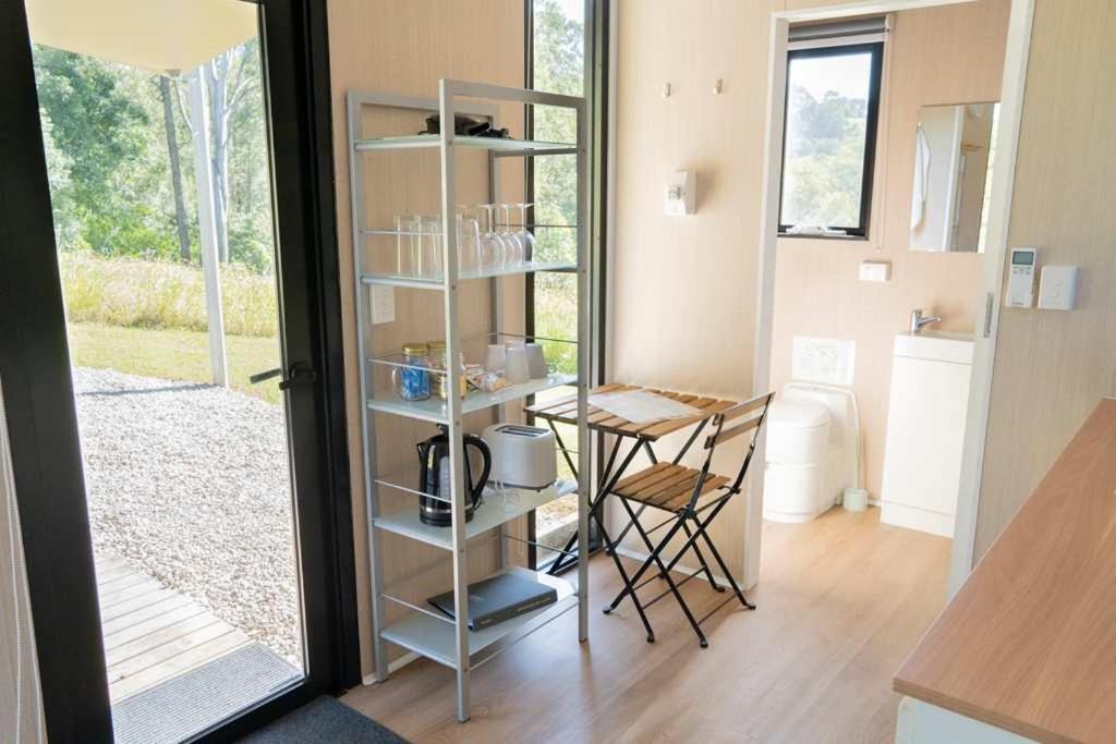 Fotografia z galérie ubytovania Hill Creek Tiny House 4 by Tiny Away v destinácii Perwillowen