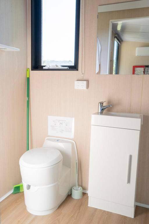 Kúpeľňa v ubytovaní Hill Creek Tiny House 4 by Tiny Away
