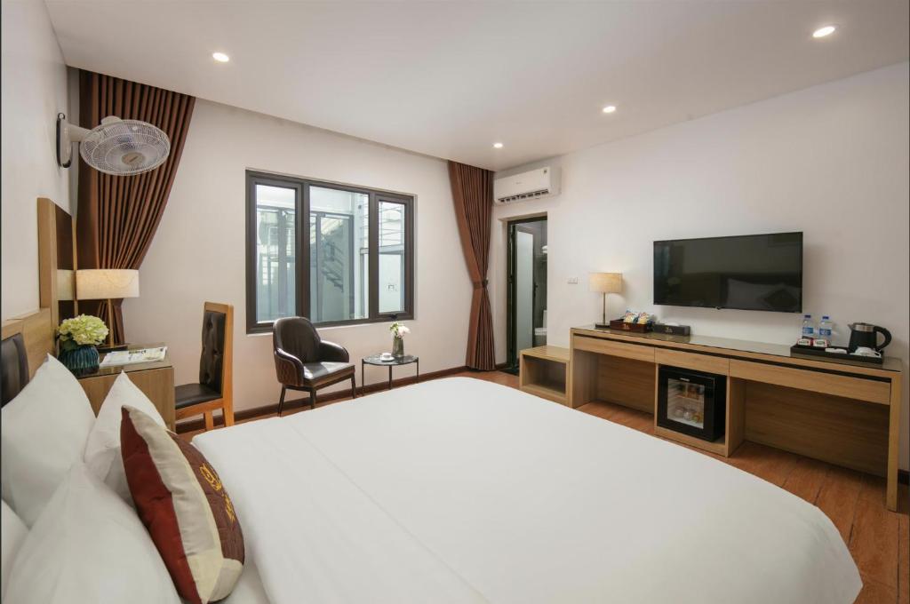 TV a/nebo společenská místnost v ubytování Lam Anh Hotel 3 Ngoại Giao Đoàn BT5-16