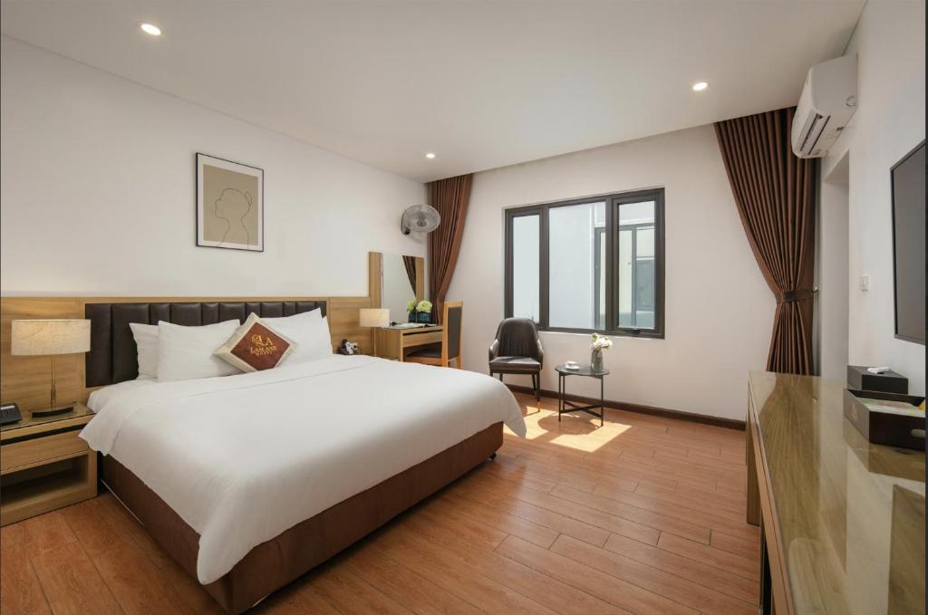 Postel nebo postele na pokoji v ubytování Lam Anh Hotel 3 Ngoại Giao Đoàn BT5-16
