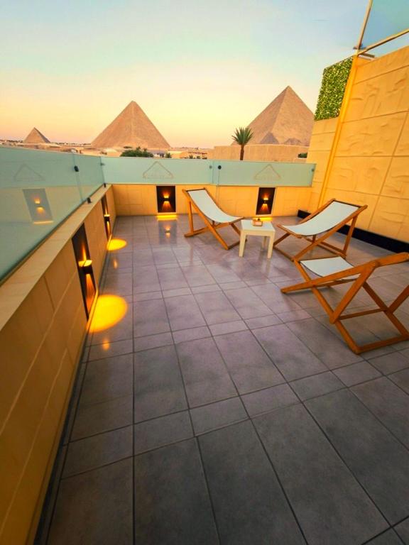 Balkón nebo terasa v ubytování PYRAMIDS & SPHINX GATE HOTEL front view