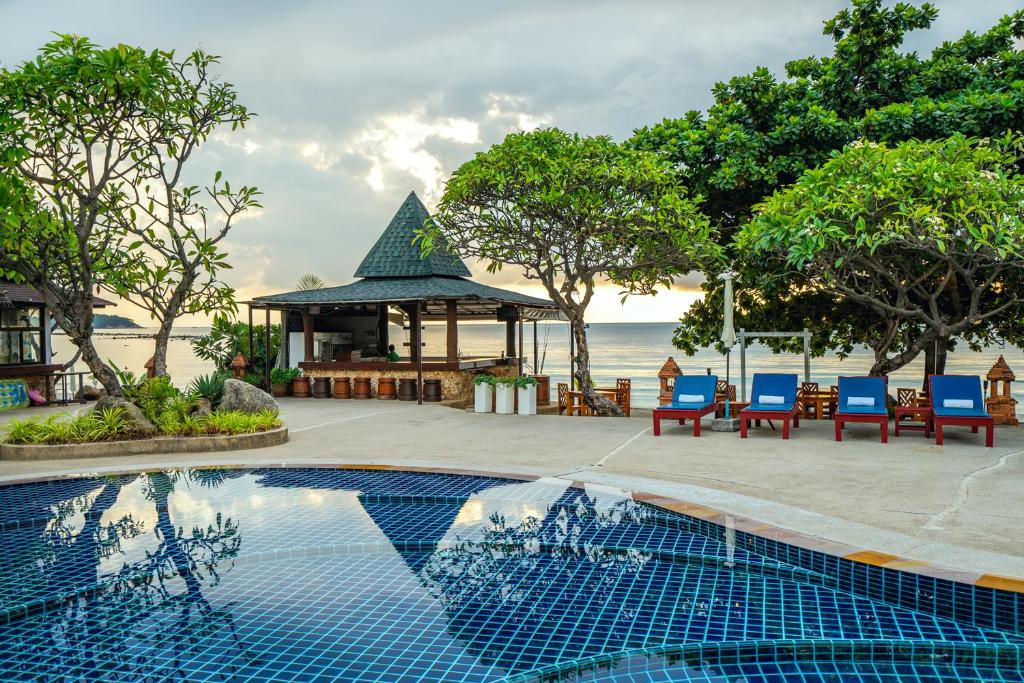 Bazén v ubytování Chaweng Buri Resort nebo v jeho okolí