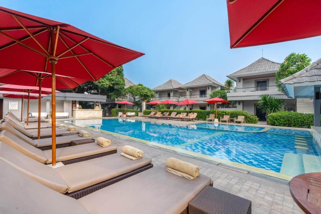 Bazén v ubytování Dewi Sri Hotel nebo v jeho okolí