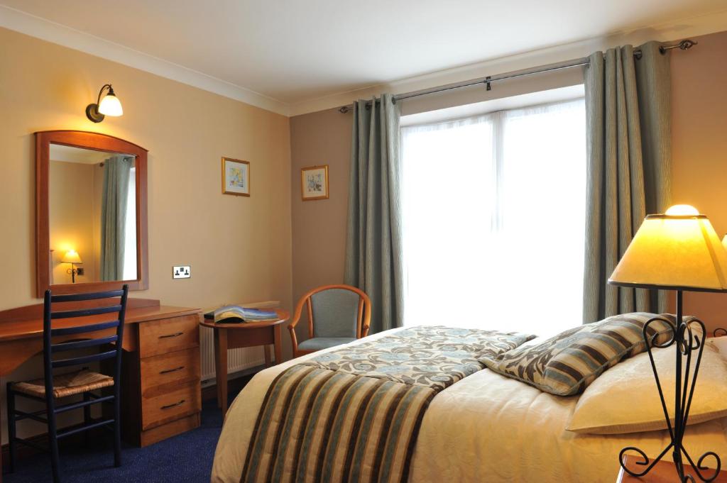 Postel nebo postele na pokoji v ubytování Fitzgeralds Hotel