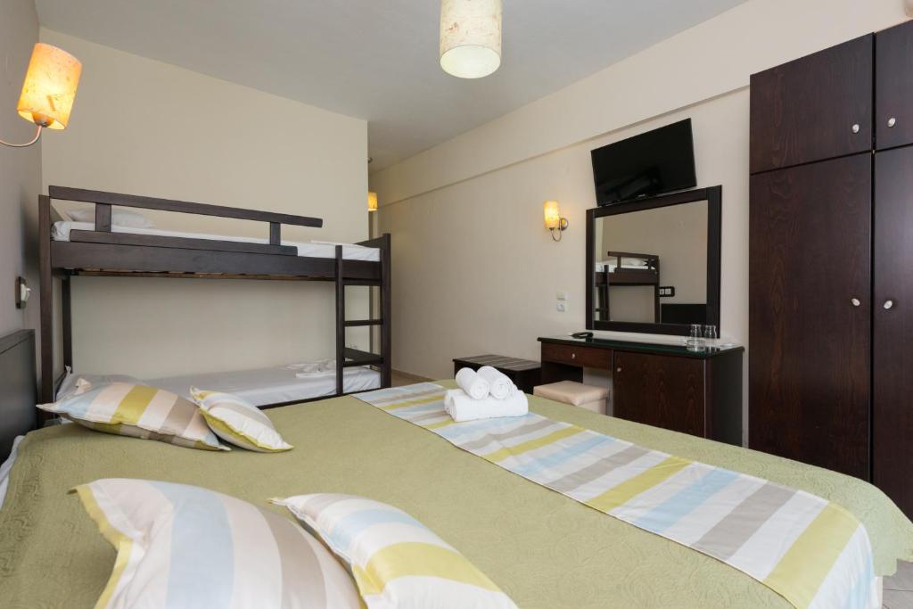 Postel nebo postele na pokoji v ubytování Maranton Beach Hotel