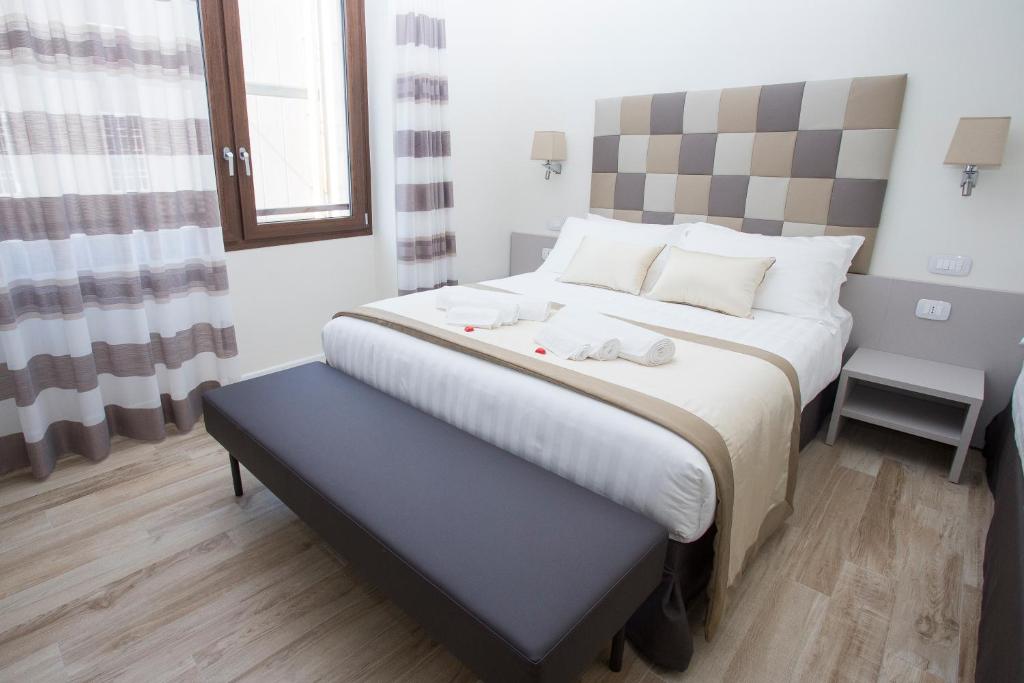 Leonardo Da Vinci Guest House - 10