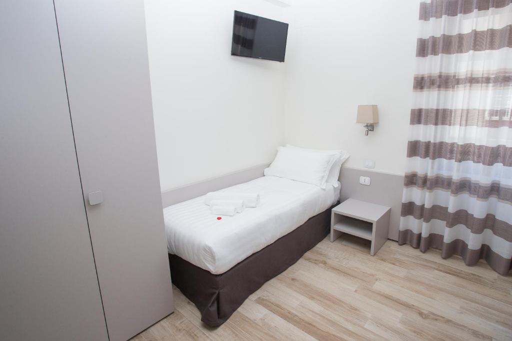 Leonardo Da Vinci Guest House - 12