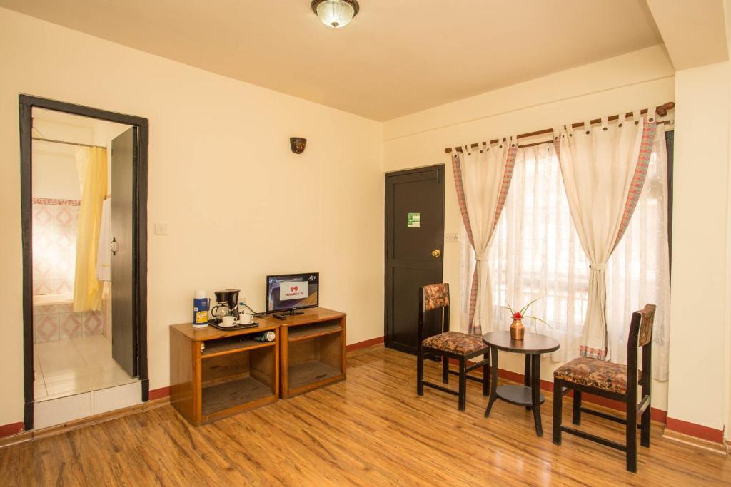 TV a/nebo společenská místnost v ubytování Thamel Eco Resort