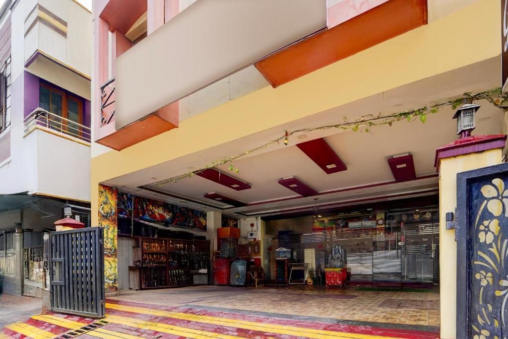 Fotografie z fotogalerie ubytování Super Collection O Omni Bus Terminal Gandhipuram Formerly Apple Grand v destinaci Kójamputtúr