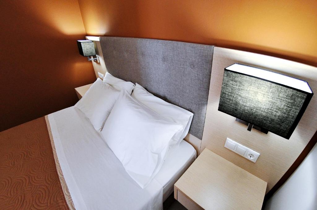Postel nebo postele na pokoji v ubytování Vliho Bay Boutique Hotel