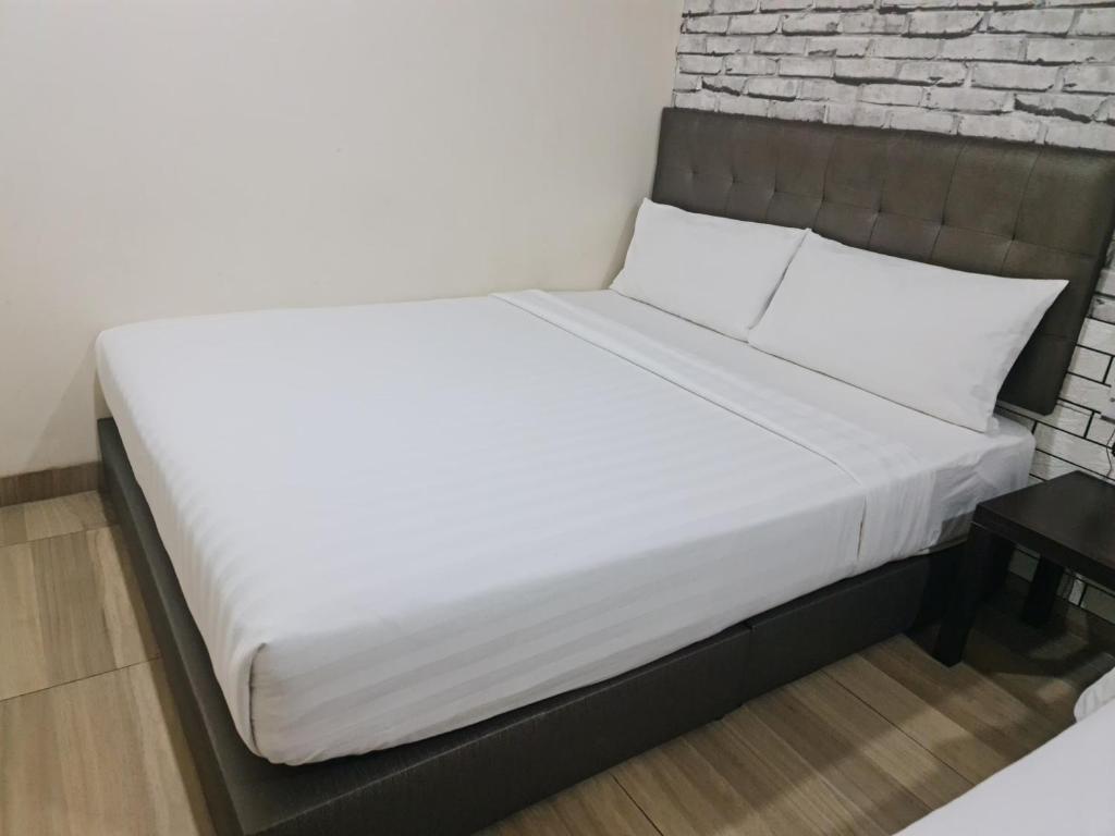 888 Boutique Hotel - Standard Triple Room