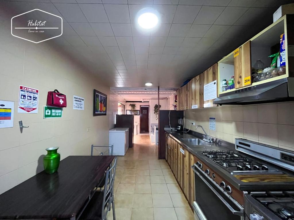 Kuchyň nebo kuchyňský kout v ubytování Hotel Habitat Hospedaje