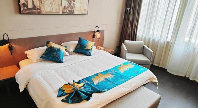 Postel nebo postele na pokoji v ubytování Jinjiang Inn Select Nanchang Liantang