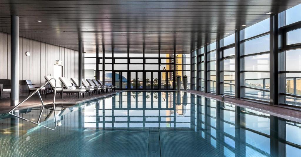 Bazén v ubytování Grand Hyatt Berlin nebo v jeho okolí