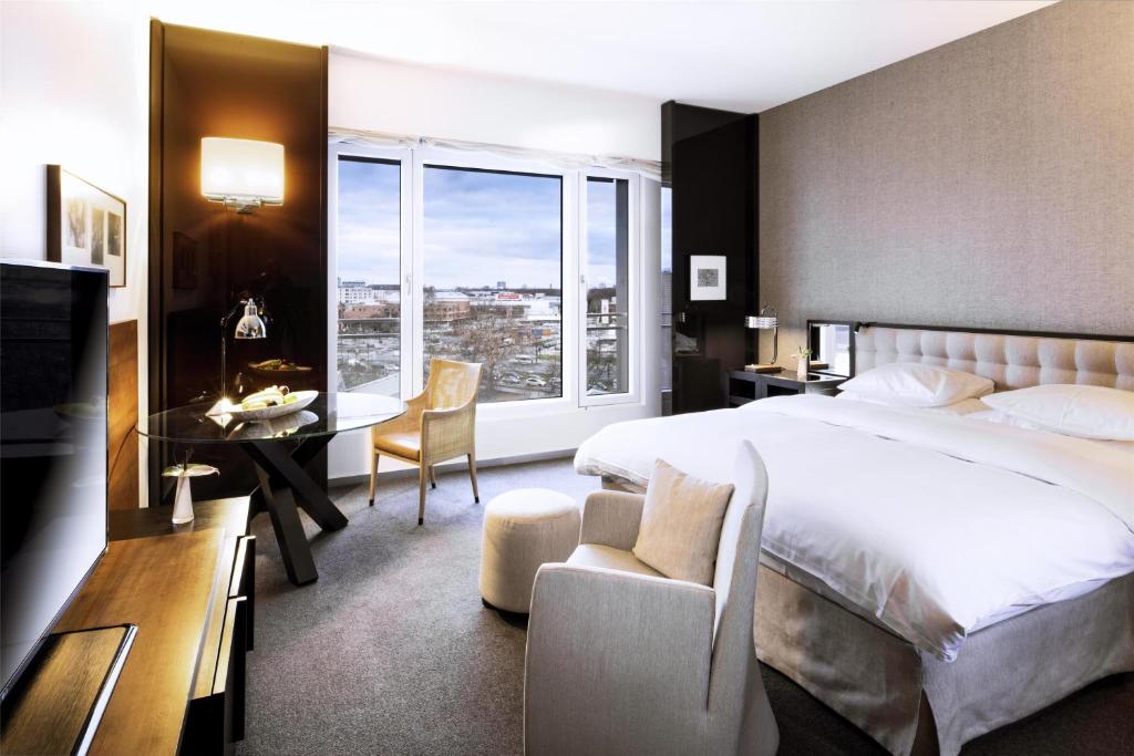 Postel nebo postele na pokoji v ubytování Grand Hyatt Berlin