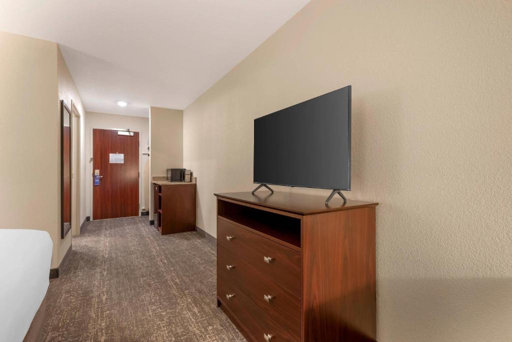 TV a/nebo společenská místnost v ubytování Comfort Inn & Suites Morgan - South Ogden